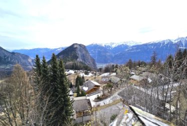 Chalet spacieux à rénover avec projet de construction + PPE constituée et vue imprenable !