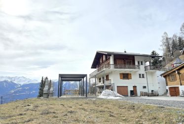 Chalet spacieux à rénover avec projet de construction + PPE constituée et vue imprenable !