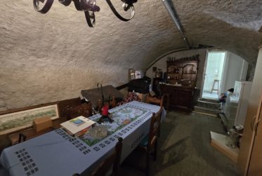 Maison villageoise à fort potentiel - terrain et places de parc