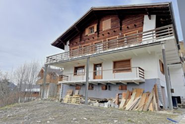 Chalet spacieux à rénover avec projet de construction + PPE constituée et vue imprenable !