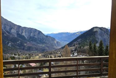 Chalet spacieux à rénover avec projet de construction + PPE constituée et vue imprenable !