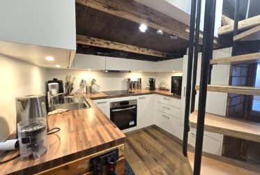 Beau duplex de 4 pièces avec place de parc et pergola