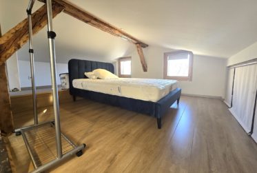 Beau duplex de 4 pièces avec place de parc et pergola