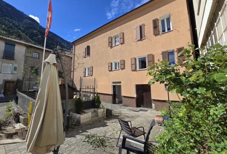 Maison villageoise à fort potentiel - terrain et places de parc