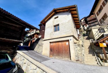 Belle maison de deux appartements + grand atelier et authentique Raccard