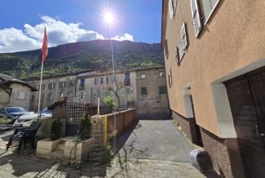Maison villageoise à fort potentiel - terrain et places de parc