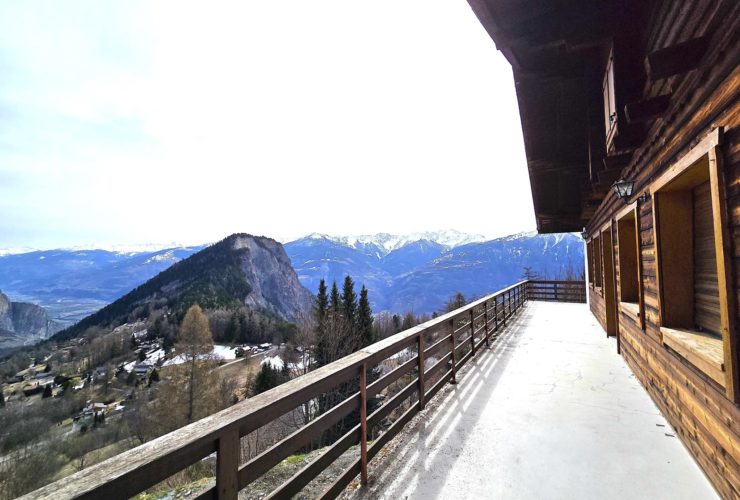 Chalet spacieux à rénover avec projet de construction + PPE constituée et vue imprenable !