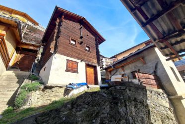 Belle maison de deux appartements + grand atelier et authentique Raccard