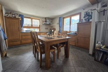 Appartement avec grande terrasse et places de parc