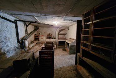 MAISON VILLAGEOISE AVEC 2 APPARTEMENTS INDÉPENDANTS ET UNE GRANGE