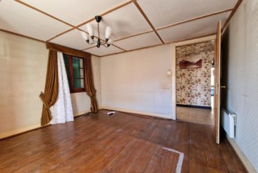 MAISON VILLAGEOISE AVEC 2 APPARTEMENTS INDÉPENDANTS ET UNE GRANGE