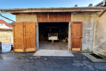 MAISON VILLAGEOISE AVEC 2 APPARTEMENTS INDÉPENDANTS ET UNE GRANGE