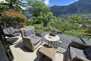 Rive droite : Villa individuelle avec vue dégagée et ensoleillement / jardin et garage