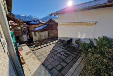 MAISON VILLAGEOISE AVEC 2 APPARTEMENTS INDÉPENDANTS ET UNE GRANGE