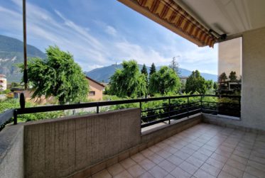 Spacieux appartement 4.5 pièces avec cheminée, 3 balcons et garage