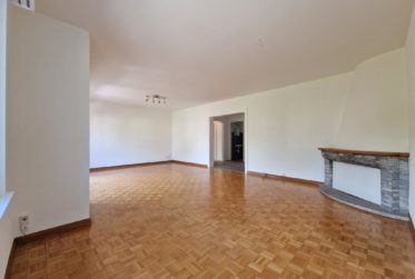 Spacieux appartement 4.5 pièces avec cheminée, 3 balcons et garage