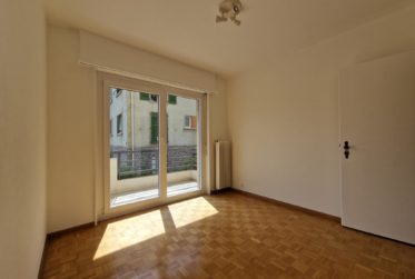 Spacieux appartement 4.5 pièces avec cheminée, 3 balcons et garage