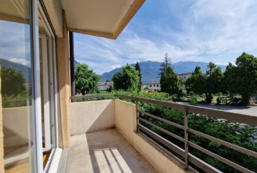 Spacieux appartement 4.5 pièces avec cheminée, 3 balcons et garage