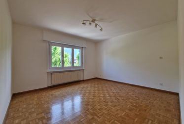 Spacieux appartement 4.5 pièces avec cheminée, 3 balcons et garage