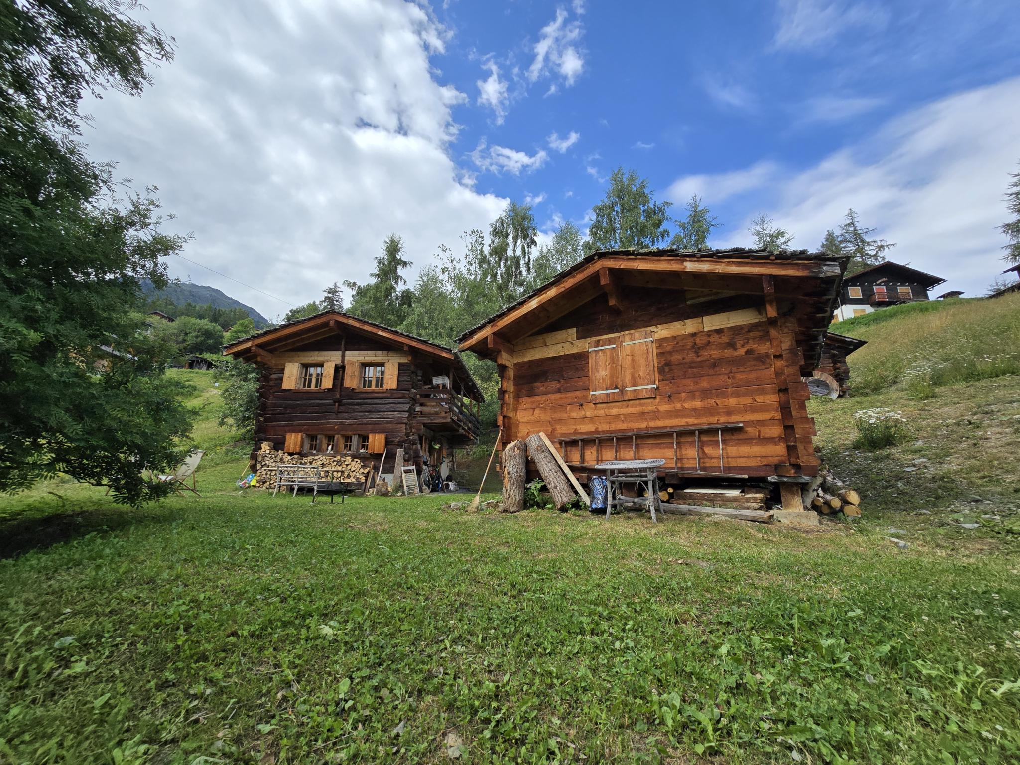 Authentique Mayen à La Tzoumaz + ses 2 mazots – Charme et Tranquillité au coeur des 4 Vallées !
