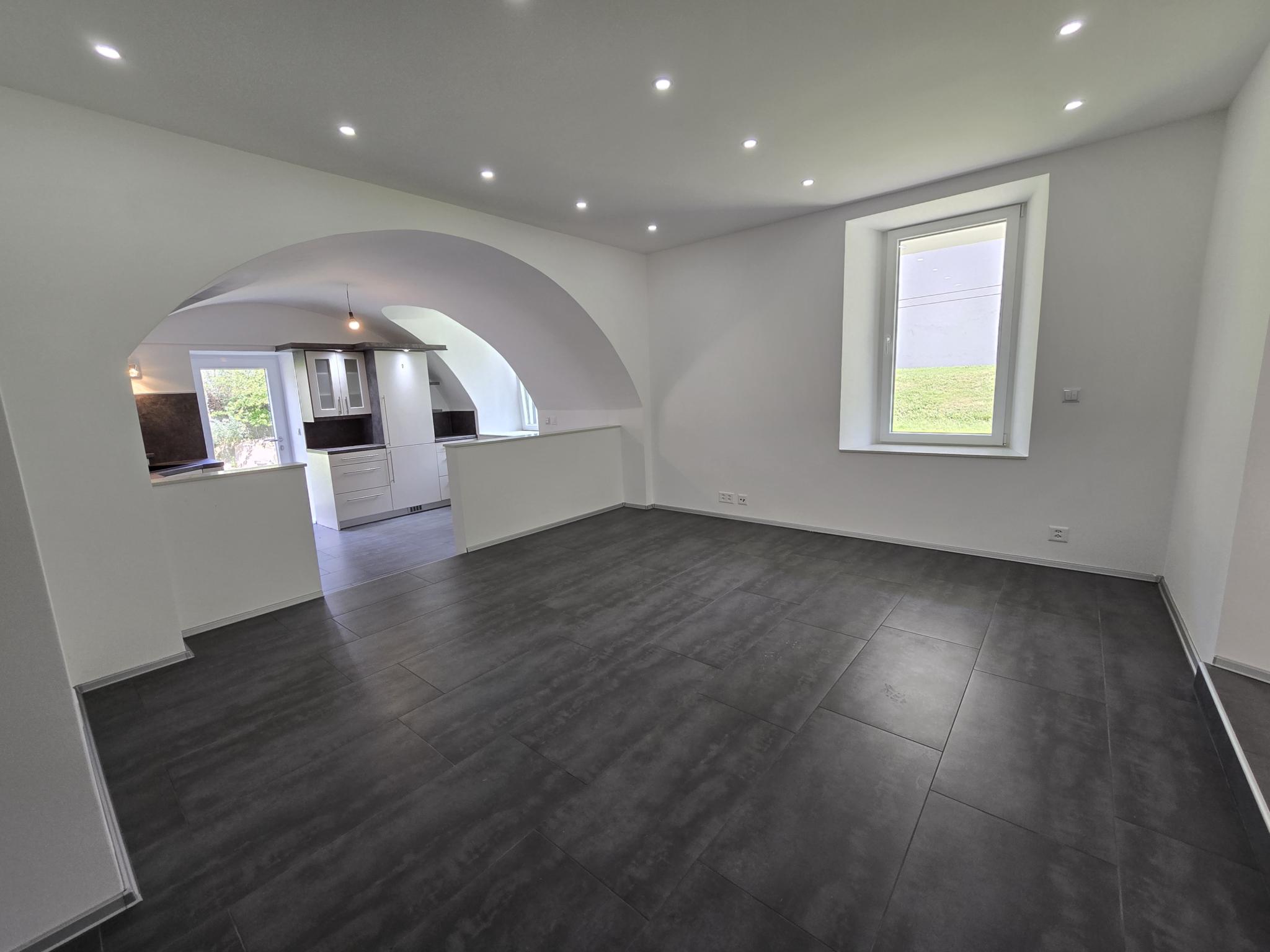 Rez-de-jardin : 4.5 pièces avec cachet unique ! Place de parc incluse