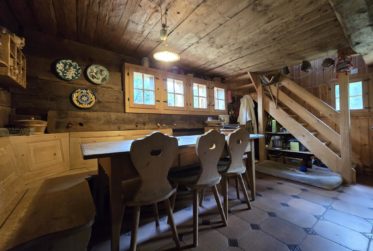 Authentique Mayen à La Tzoumaz + ses 2 mazots – Charme et Tranquillité au coeur des 4 Vallées !