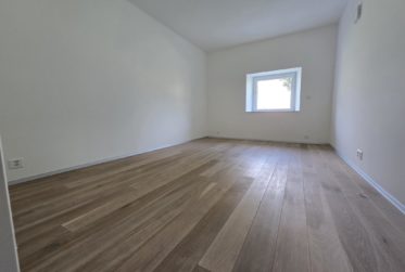 Rez-de-jardin : 4.5 pièces avec cachet unique ! Place de parc incluse