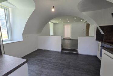 Rez-de-jardin : 4.5 pièces avec cachet unique ! Place de parc incluse