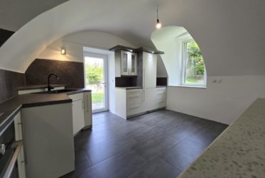 Rez-de-jardin : 4.5 pièces avec cachet unique ! Place de parc incluse