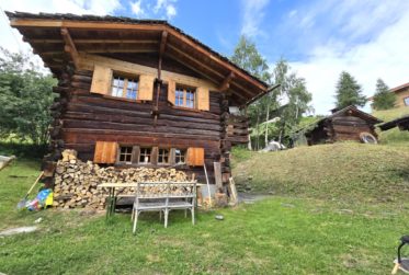 Authentique Mayen à La Tzoumaz + ses 2 mazots – Charme et Tranquillité au coeur des 4 Vallées !