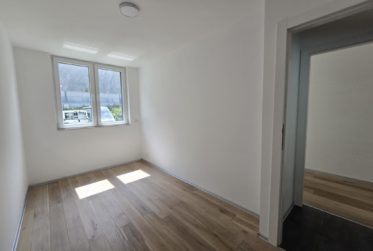 Rez-de-jardin : 4.5 pièces avec cachet unique ! Place de parc incluse