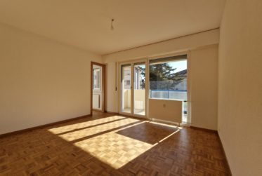 Charmant 4,5 pièces rénové avec vue, trois balcons et place de parc