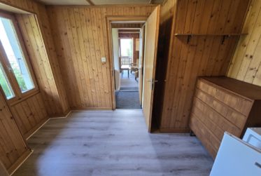 Maison jumelée de 3.5 pces / jardin, places de parc, carnotzet et Garage Box