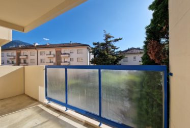 Charmant 4,5 pièces rénové avec vue, trois balcons et place de parc