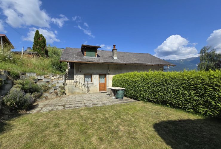 Maison jumelée de 3.5 pces / jardin, places de parc et carnotzet