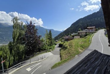 Maison jumelée de 3.5 pces / jardin, places de parc, carnotzet et Garage Box
