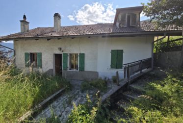 Maison jumelée de 3.5 pces / jardin, places de parc, carnotzet et Garage Box