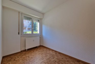 Charmant 4,5 pièces rénové avec vue, trois balcons et place de parc