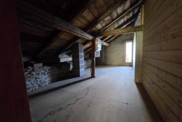 Maison jumelée de 3.5 pces / jardin, places de parc, carnotzet et Garage Box