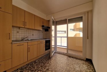 Charmant 4,5 pièces rénové avec vue, trois balcons et place de parc