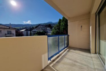 Charmant 4,5 pièces rénové avec vue, trois balcons et place de parc