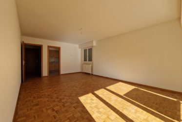 Charmant 4,5 pièces rénové avec vue, trois balcons et place de parc