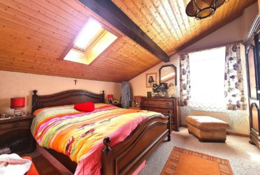 Belle maison de deux appartements + grand atelier et authentique Raccard