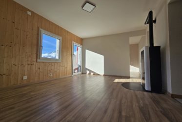 Belle maison de deux appartements + grand atelier et authentique Raccard