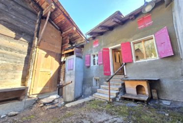 Un projet à imaginer : Maison à rénover au cœur de Praz-de-Fort - beau potentiel de 2 logements