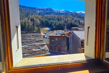 Un projet à imaginer : Maison à rénover au cœur de Praz-de-Fort - beau potentiel de 2 logements