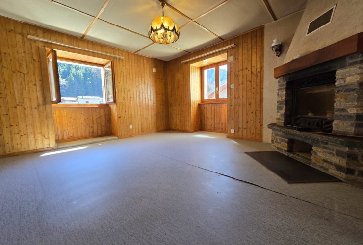 Un projet à imaginer : Maison à rénover au cœur de Praz-de-Fort - beau potentiel de 2 logements
