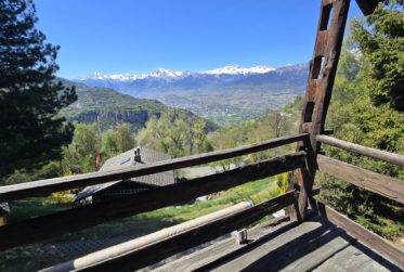 Chalet authentique de 5.5 pces avec mazot, grange et cave à vin sur grand domaine – Val d’Hérens
