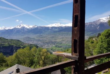Chalet authentique de 5.5 pces avec mazot, grange et cave à vin sur grand domaine – Val d’Hérens