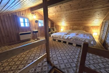Chalet authentique de 5.5 pces avec mazot, grange et cave à vin sur grand domaine – Val d’Hérens